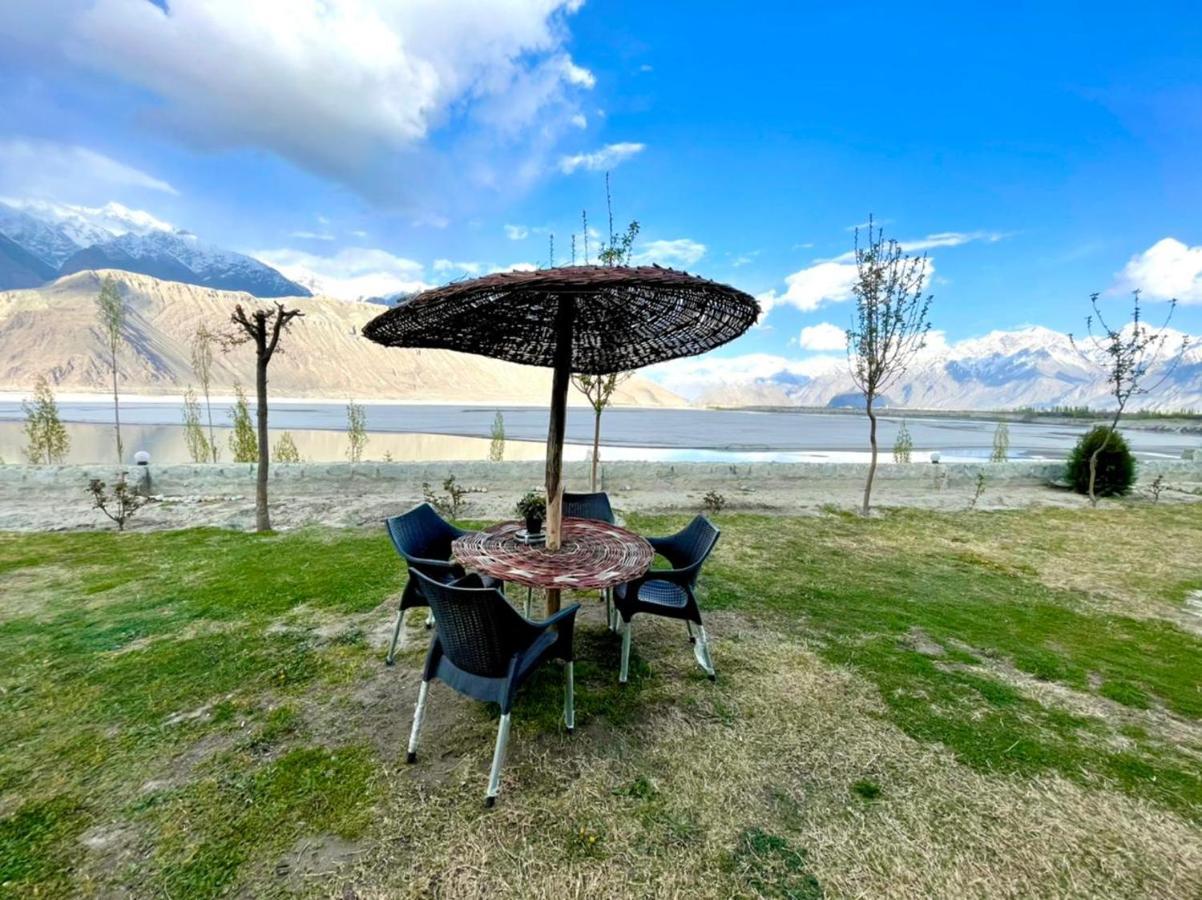 Indus View Hotel Skardu Exterior photo